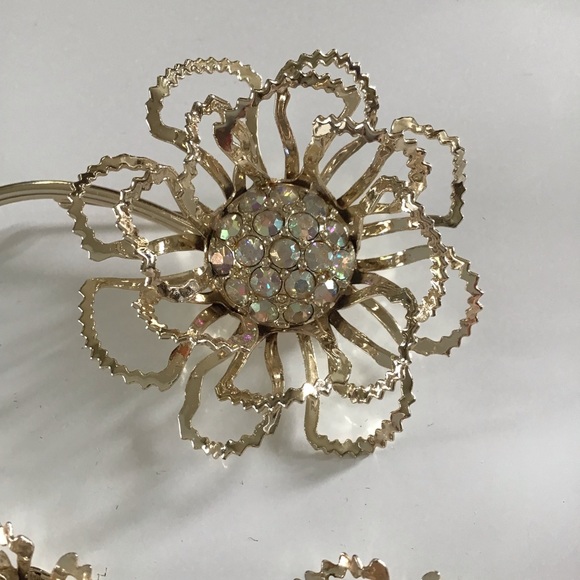 Sarah Coventry Vintage Gold Tone Brooch Pin and Clip-on Earrings Set Demi Parure - Picture 4 of 10